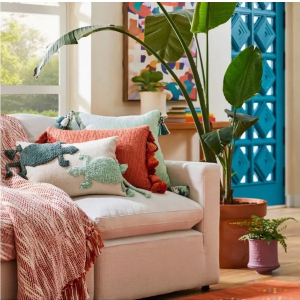Decorative Throw Pillow Set with Lizard Design